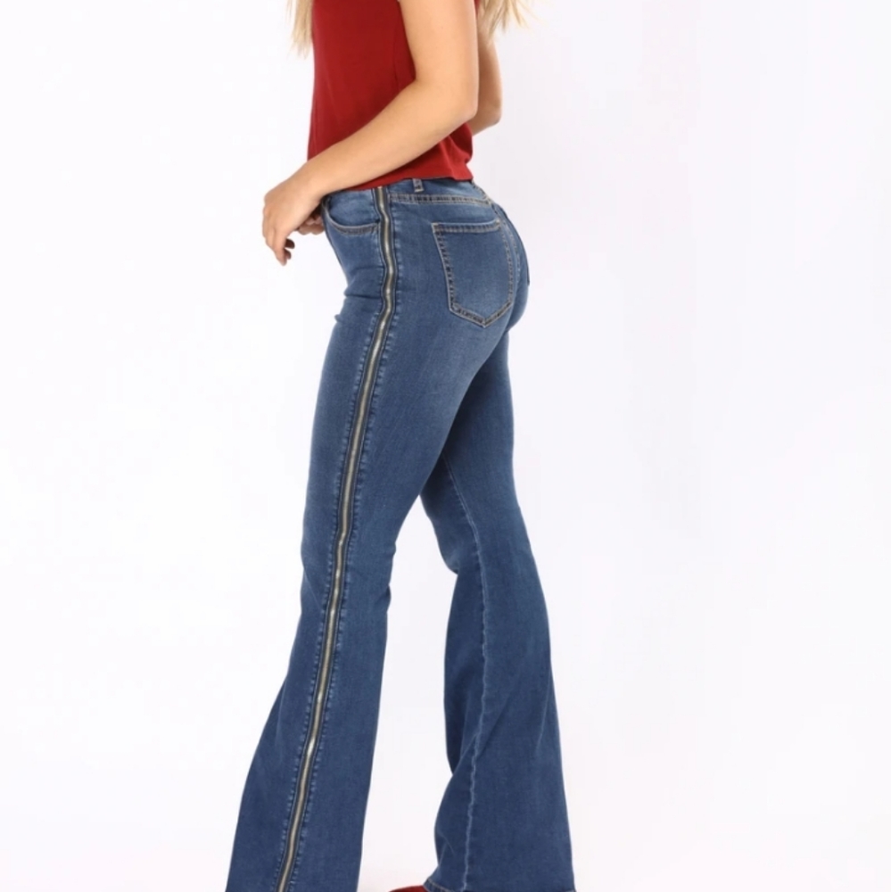 Bonita Bell Bottom Jeans 😍👖